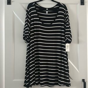 Lularoe Black & White Perfect T
